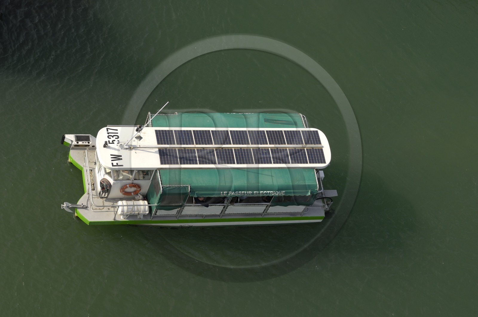 France, Charente-Maritime (17), La Rochelle, le Vieux Port, bateau éléctrique passeur