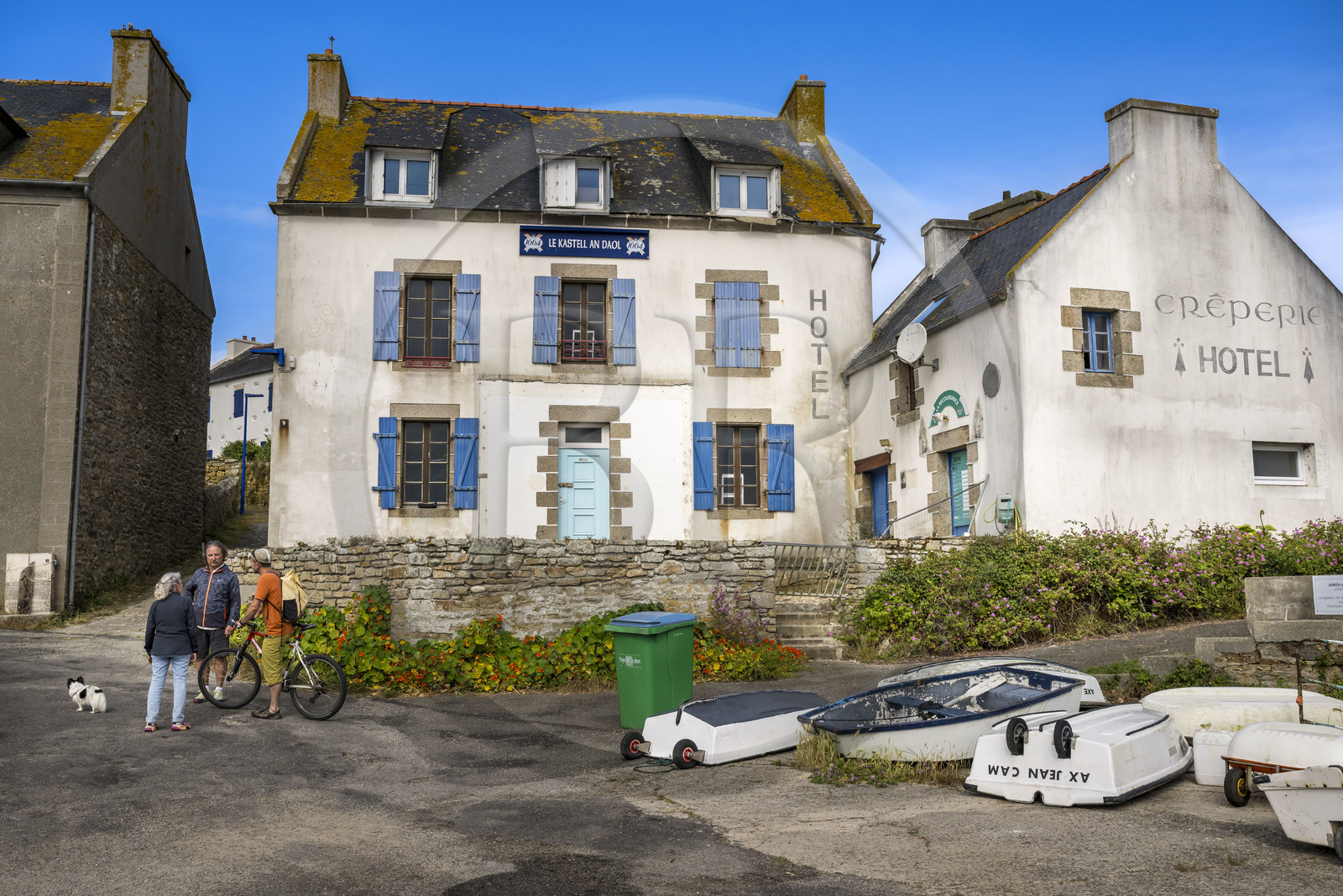 France, Finistère (29), Mer d'Iroise, Ile de Molène, l'hotel restaurant le Kastell an Daol sur le port