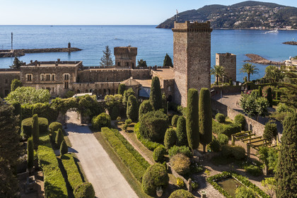 France, Alpes-Maritimes, Mandelieu La Napoule, castle of La Napoule (12th-19th century) and its park labeled Remarkable Garden (aerial view)