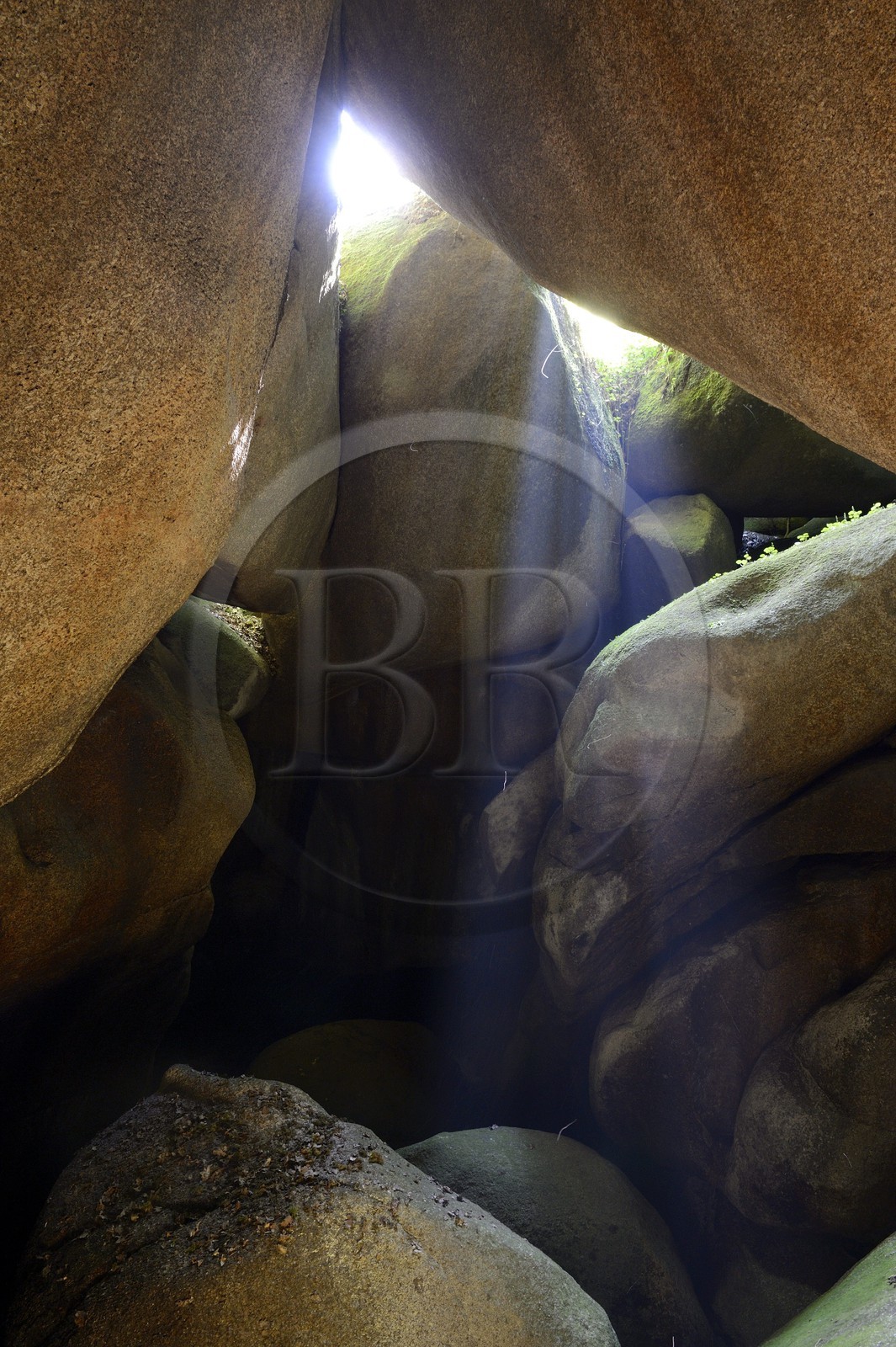 France, Finistère (29), parc naturel régional d'Armorique, Huelgoat, chaos granitique de la forêt du Huelgoat, lieu dit  Le Trou du Diable