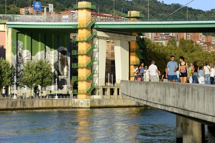 Espagne, Biscaye, Pays Basque espagnol, Bilbao, le Pont de La Salve  à coté du musée Guggenheim