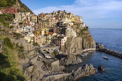 Italie, Ligurie, Cinque Terre, parc national des Cinque Terre classé Patrimoine Mondial de l'UNESCO, village de Manarola et son port