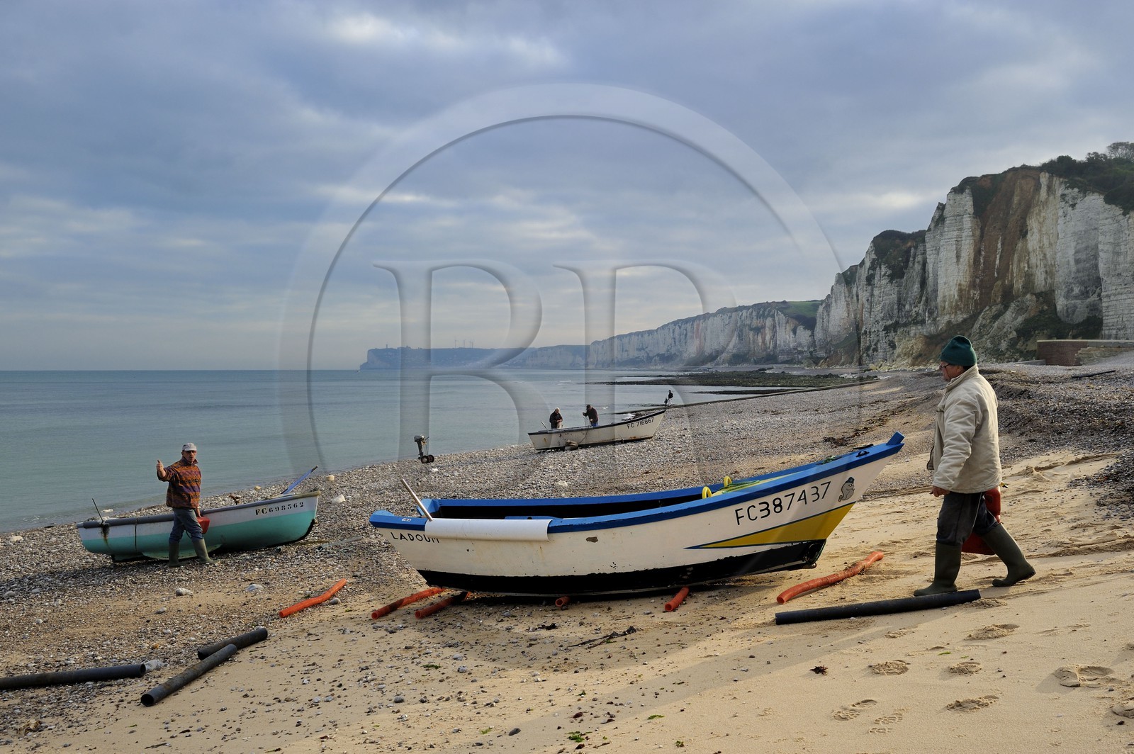 France, Seine-Maritime (76), Côte d'Albâtre, Yport, port d'echouage sur la plage, barques de pêche