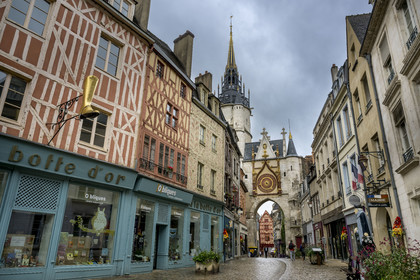 France, Yonne (89), Auxerre, la tour et la porte de l'Horloge du XVe siècle