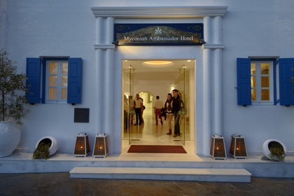 Grèce, Les Cyclades, mer Égée, île de Mykonos, village de Platis Gialos, l'hôtel Relais & Châteaux Myconian Ambassador Thalasso Spa