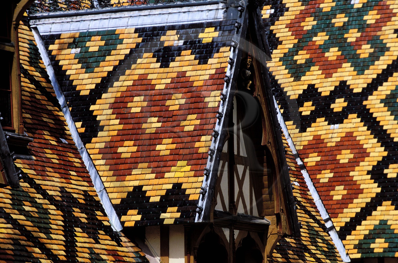 France, Côte-d' Or (21), Beaune, un toit de tuiles vernissées de l' Hôtel-Dieu