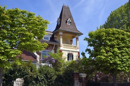 France, Val-de-Marne (94), Champigny-sur-Marne, quartier pavillonnaire en bordure du parc du Tremblay