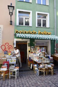 Germany, Baden-Wurttemberg, Freiburg im Breisgau, secondhand bookshop