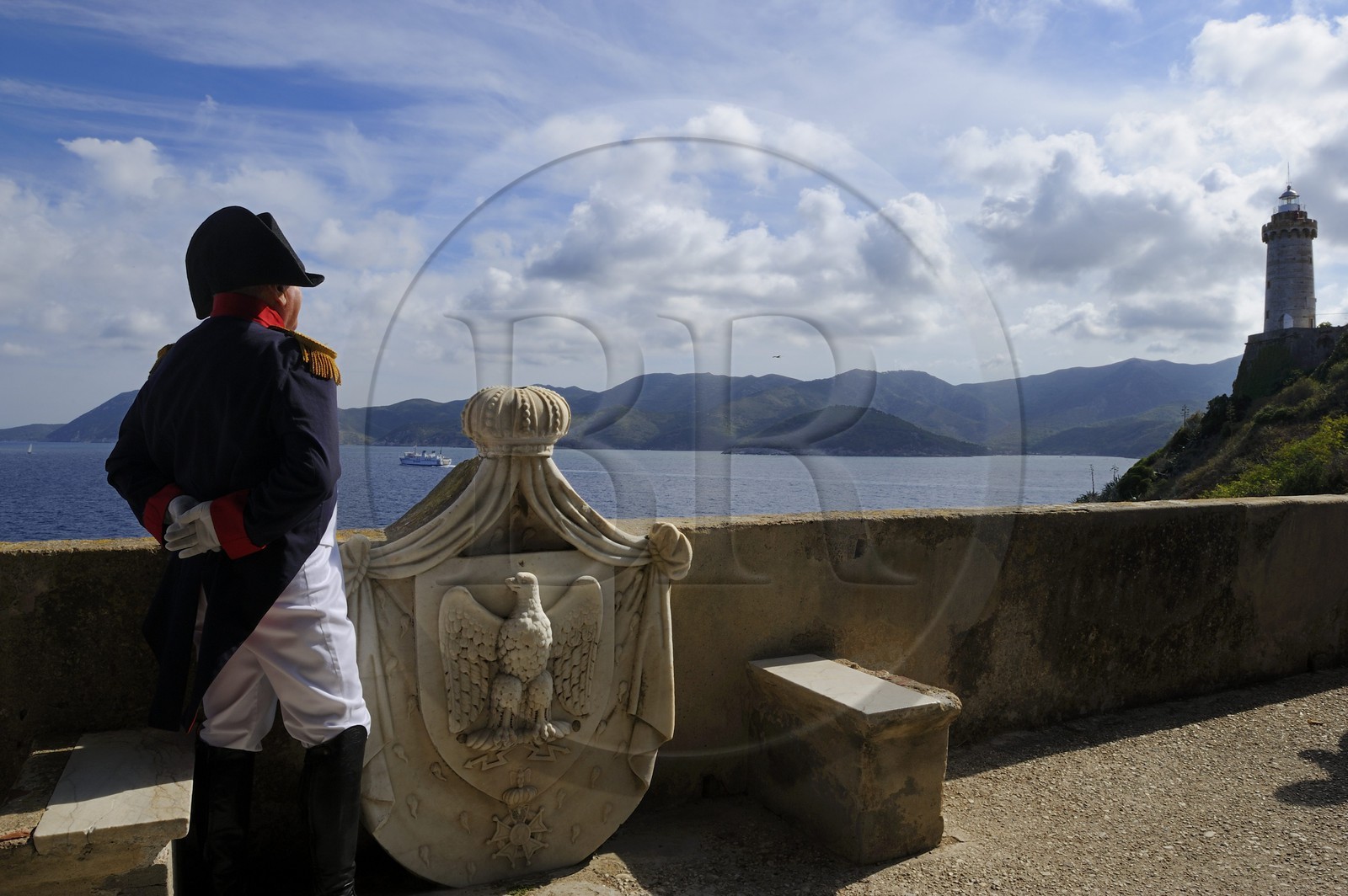 Italie, Toscane, l’Ile d’Elbe, Portoferraio, Napoléon 1er à coté de l'emblème de l'aigle impérial dans le jardin de sa maison du Palazzina dei Mulini, l'Empereur a choisi cette maison pour pouvoir observer les mouvements de navires du port