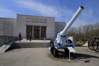 France, Meuse (55), région de Verdun, Fleury-devant-Douaumont, Mémorial de Verdun construit sur le site de la gare du village détruit