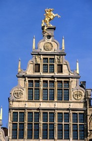 Belgique, Flandre, Anvers (Antwerpen), la maison appelée La Vieille Arbalète, une des maisons des corporations (guildes) sur Grote Markt (Grand Place)