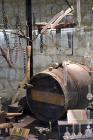 France, Dordogne (24), Périgord Pourpre, Monbazillac, Chateau de Monbazillac, le musée du vin dans les caves pour découvrir l’univers du vin