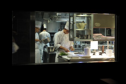 France, Paris (75), la Tour Eiffel, restaurant Le Jules Verne dirigé par Alain Ducasse au deuxième étage