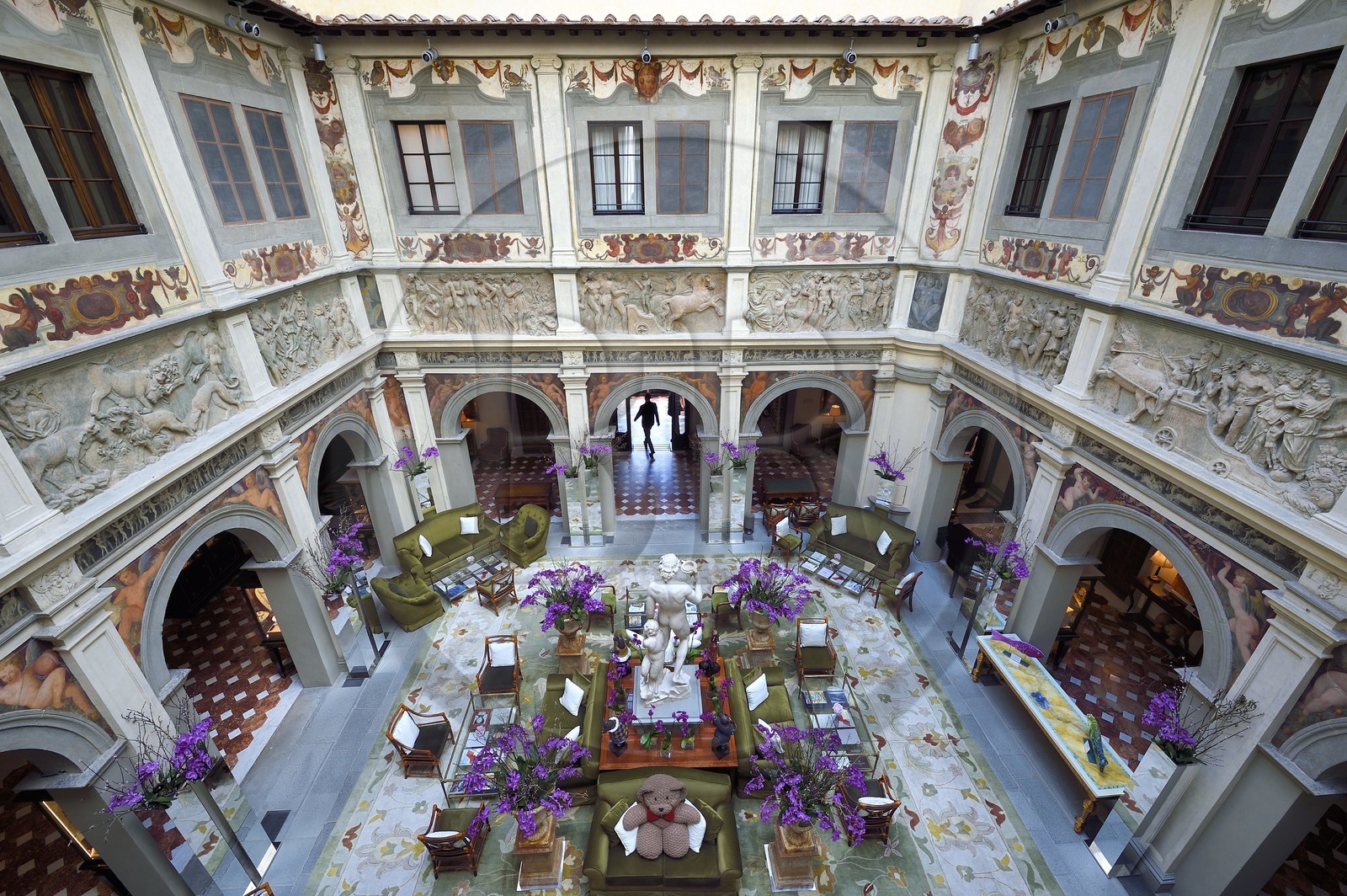 Italie, Toscane, Florence, centre historique classé Patrimoine Mondial de l'UNESCO, Palazzo Della Gherardesca, palace 5 étoiles du groupe Four Seasons Hotel, copie de la statue Bacchus par Michel-Ange au centre du lobby
