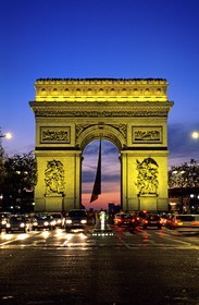 France, Paris (75), l' Arc de Triomphe sur l' avenue des Champs-Elys