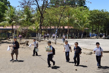 Nicaragua, Ile d'Ometepe sur le lac Nicaragua, sortie d'école dans le village de Merida