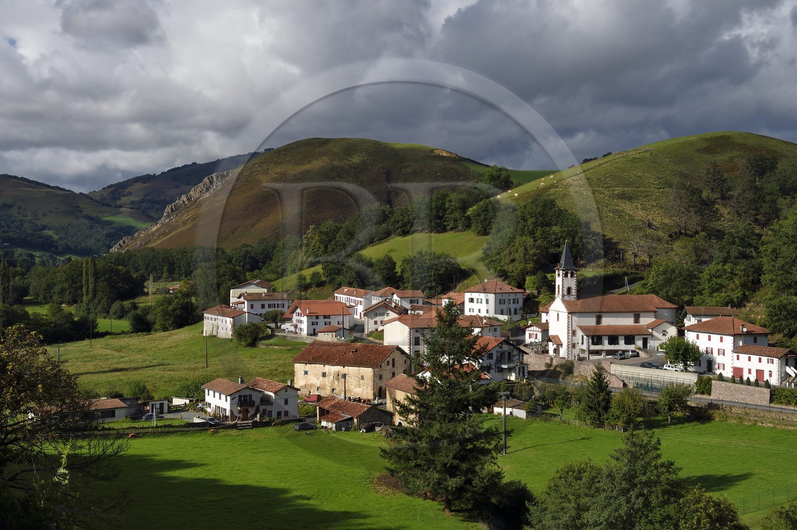 France, Pyrénées-Atlantiques (64), Pays-Basque, vallée des Aldudes, le village d'Urepel