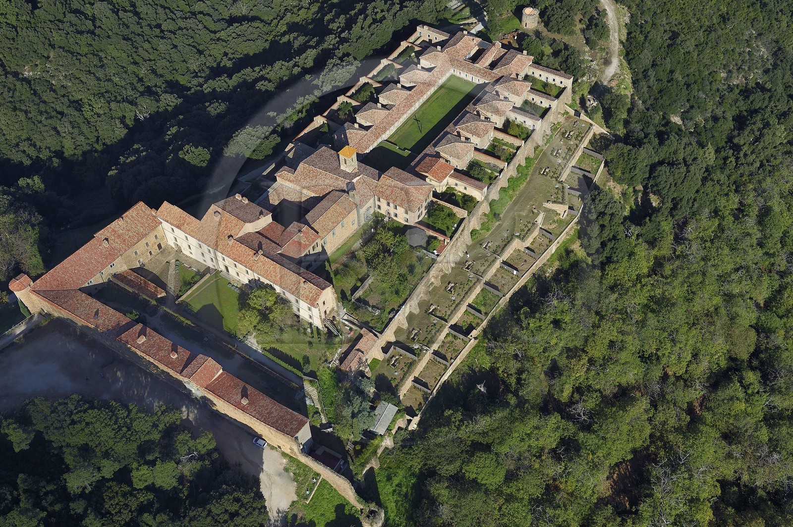 France, Var (83), Massif des Maures, Collobrières, chartreuse de la Verne (vue aérienne)
