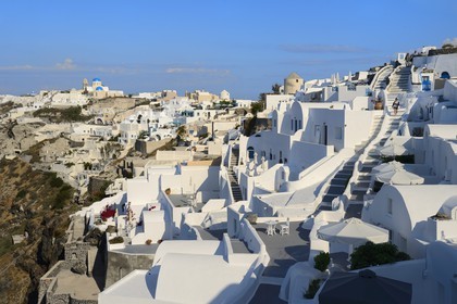 Grèce, Les Cyclades, mer Égée, île de Santorin (Thira ou Théra), village de Oia, l'hôtel Relais & Châteaux Kirini Suites & Spa qui surplombe la Caldera