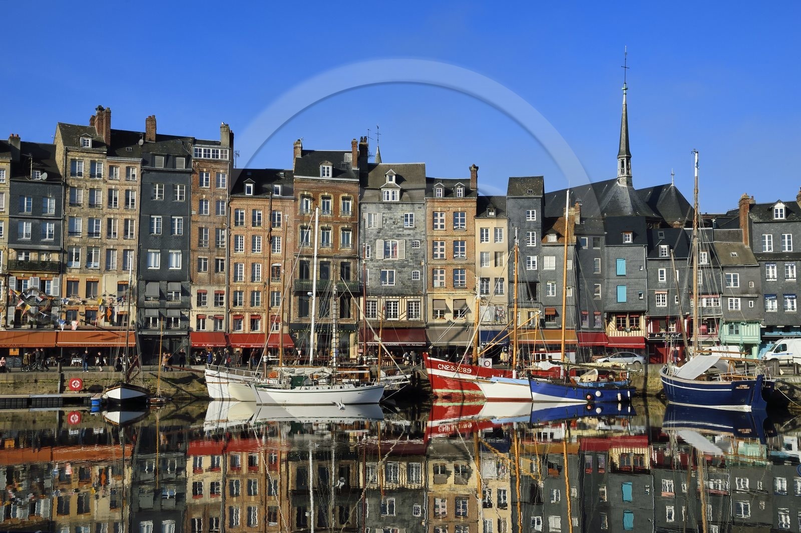 France, Calvados (14), Pays d'Auge, Honfleur, le Vieux-Bassin, le quai Sainte-Catherine