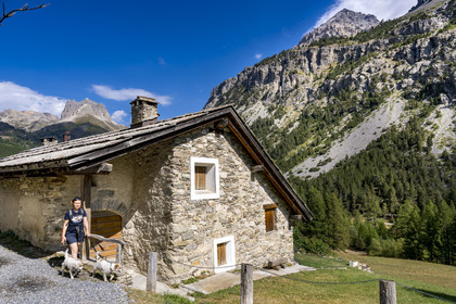 France, Hautes Alpes (05), Névache, la Vallée Étroite à la frontière italienne, hameau les Granges
