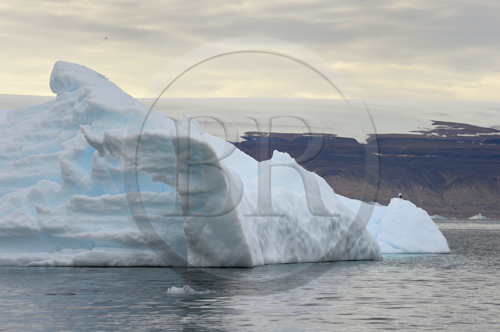 Groenland, cote Nord-Ouest, mer de Baffin, iceberg dans Inglefield Fjord vers Qaanaaq