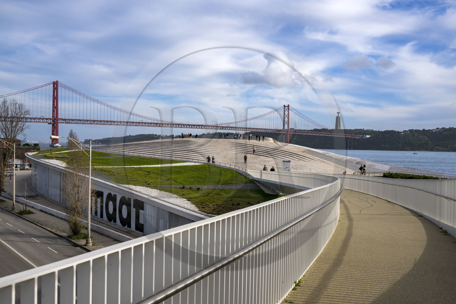 Portugal, Lisbon, Belem district, MAAT (Museum of Art, Architecture and Technology or Museu de Arte, Arquitetura e Tecnologia) on the banks of the Tagus, inaugurated in 2016 and designed by British architect Amanda Levete, the Ponte 25 de Abril bridge in the background