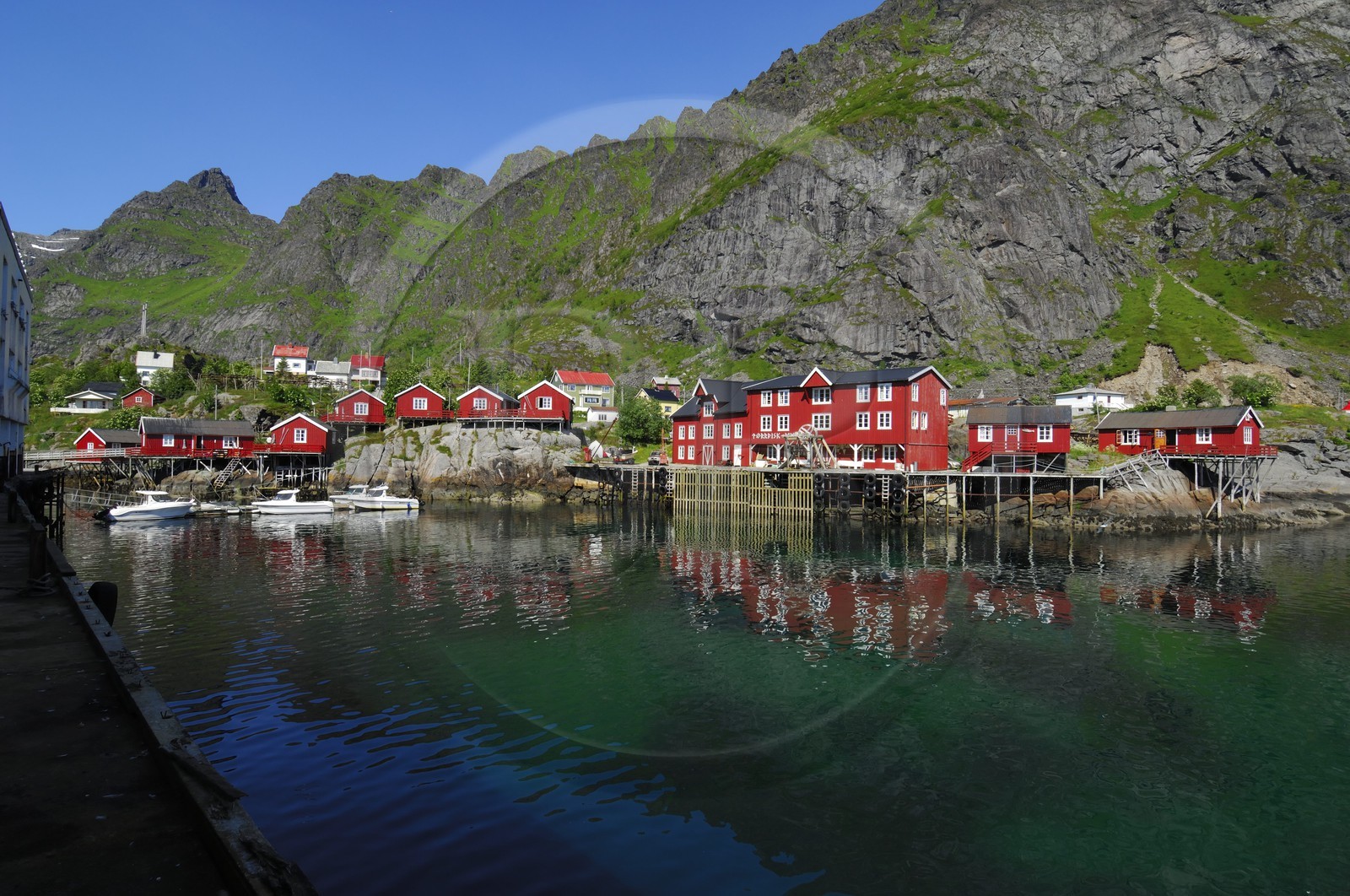 Norway, Nordland County, Lofoten Islands, Moskenes island, rorbuer (fishermen's huts) at the village of A (Å)