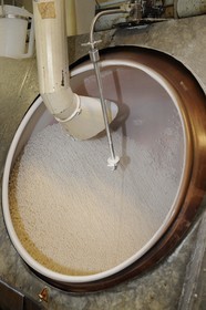 France, Côte d'Or (21), Flavigny-sur-Ozerain, la fabrique des Anis de Flavigny dans l'ancienne abbaye bénédictine