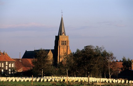 Belgium, West Flanders, Monts de Flandre region, the church and the WW1 cemetery of Dranouter
