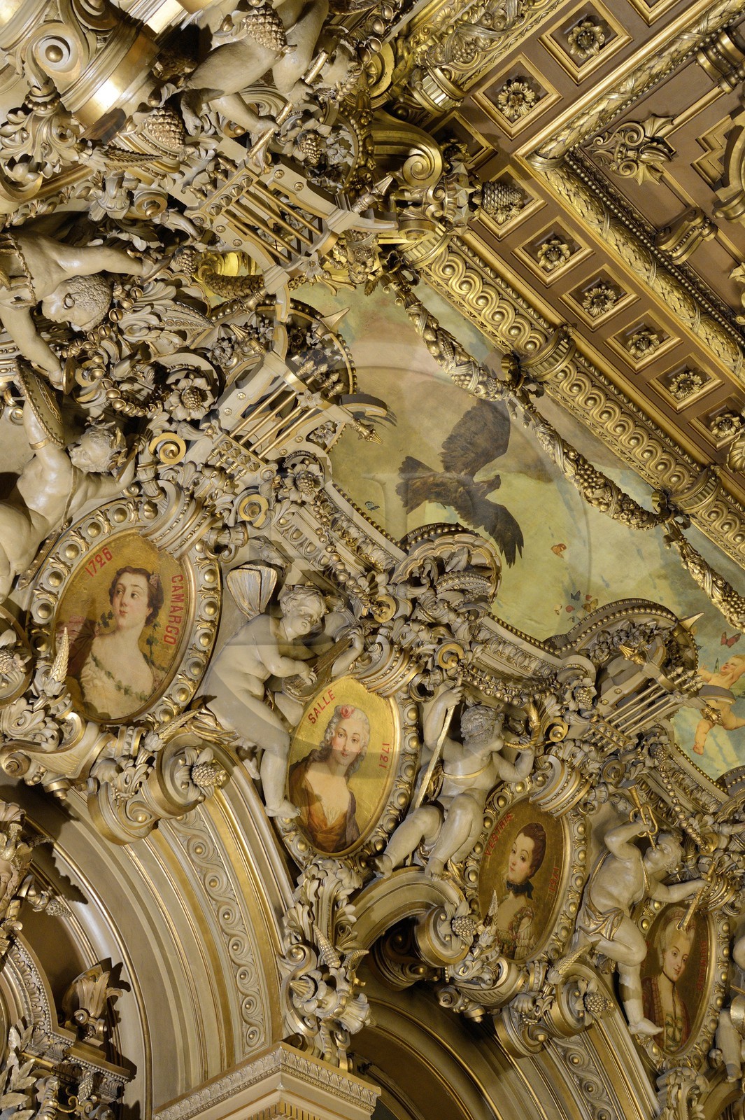 France, Paris (75), Opéra Garnier, détail du plafond et de la petite terrasse du foyer de la Danse