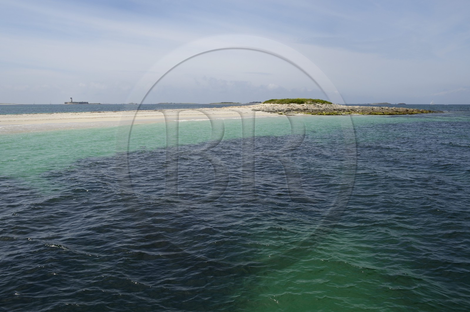 France, Finistere, La Foret Fouesnant, Glenan islands, Guiriden island sandbank