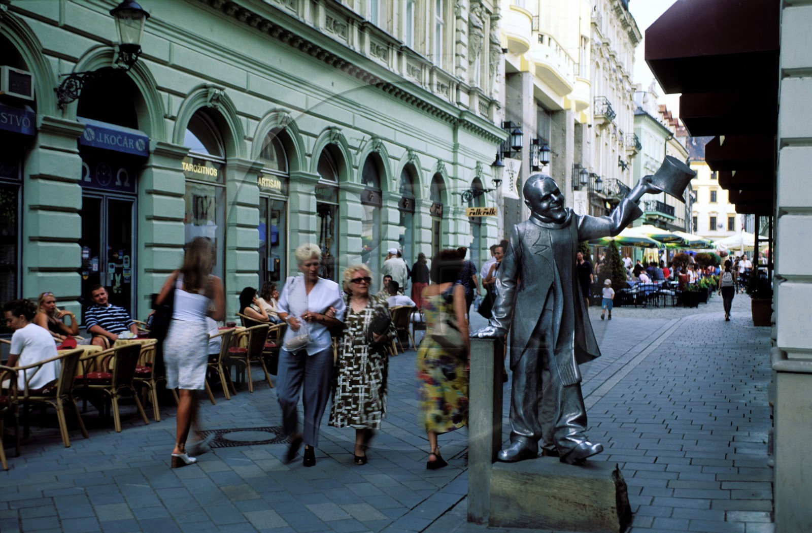Slovaquie, Bratislava, sculpture de l'Allemand Elégant personnage de la ville, décédé il y a peu