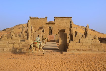 Egypte, Haute Egypte, Lac Nasser, désert de Nubie, temple de Ouadi es-Seboua ou vallée des lions