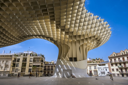 Spain, Andalusia, Seville, Plaza de la Encarnacion - Plaza Mayor, Metropol Parasol or Setas de Sevilla (built 2011) by architect Jurgen Mayer-Hermann