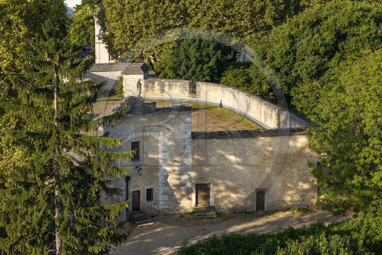 France, Côte-d'Or (21), les climats de Bourgogne classés Patrimoine Mondial de l'UNESCO, Beaune, le Bastion des Hospices dans les remparts (vue aérienne)