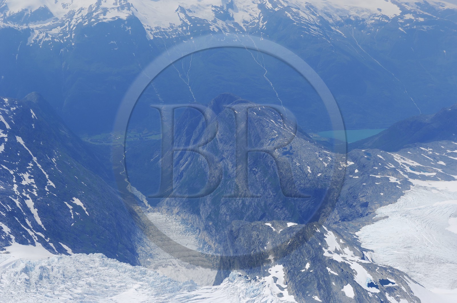 Norvège, Sogn og Fjordane, glacier de Jostedalsbreen et Briksdalbreen (vue aérienne)