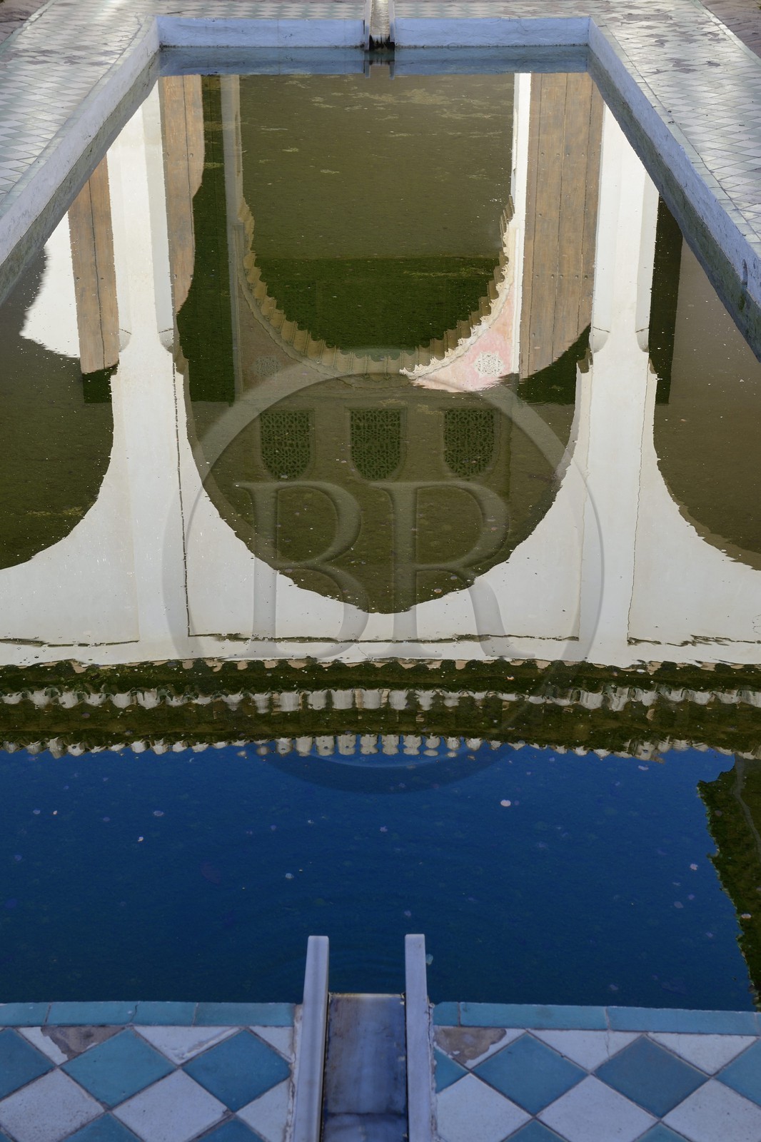 Espagne, Andalousie, Malaga, la Alcazaba, le Palais, reflet dans la cour du bassin