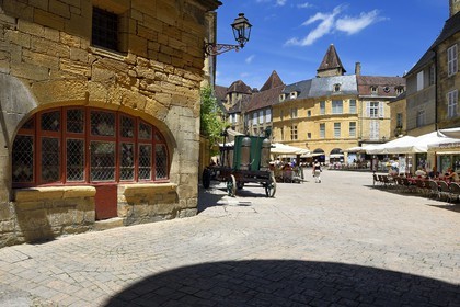 France, Dordogne (24), Périgord Noir, vallée de la Dordogne, Sarlat-la-Canéda, place de la Liberté