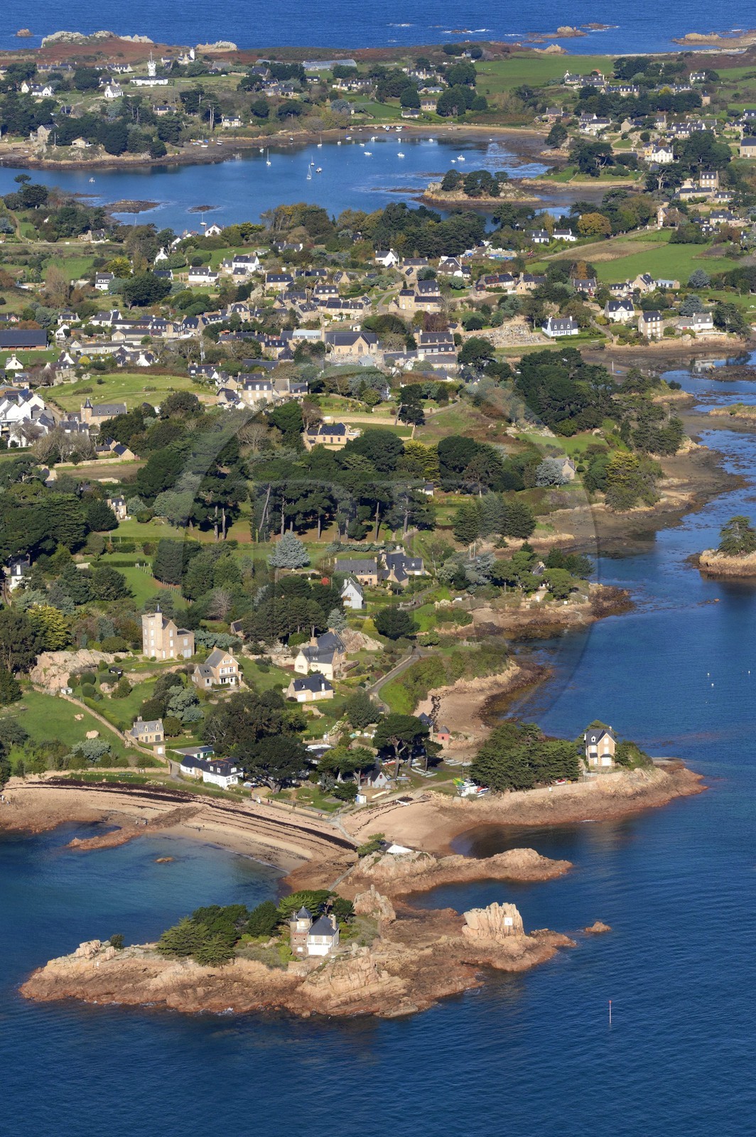 France, Côtes-d'Armor (22), Ile de Bréhat, côte sud (vue aérienne)