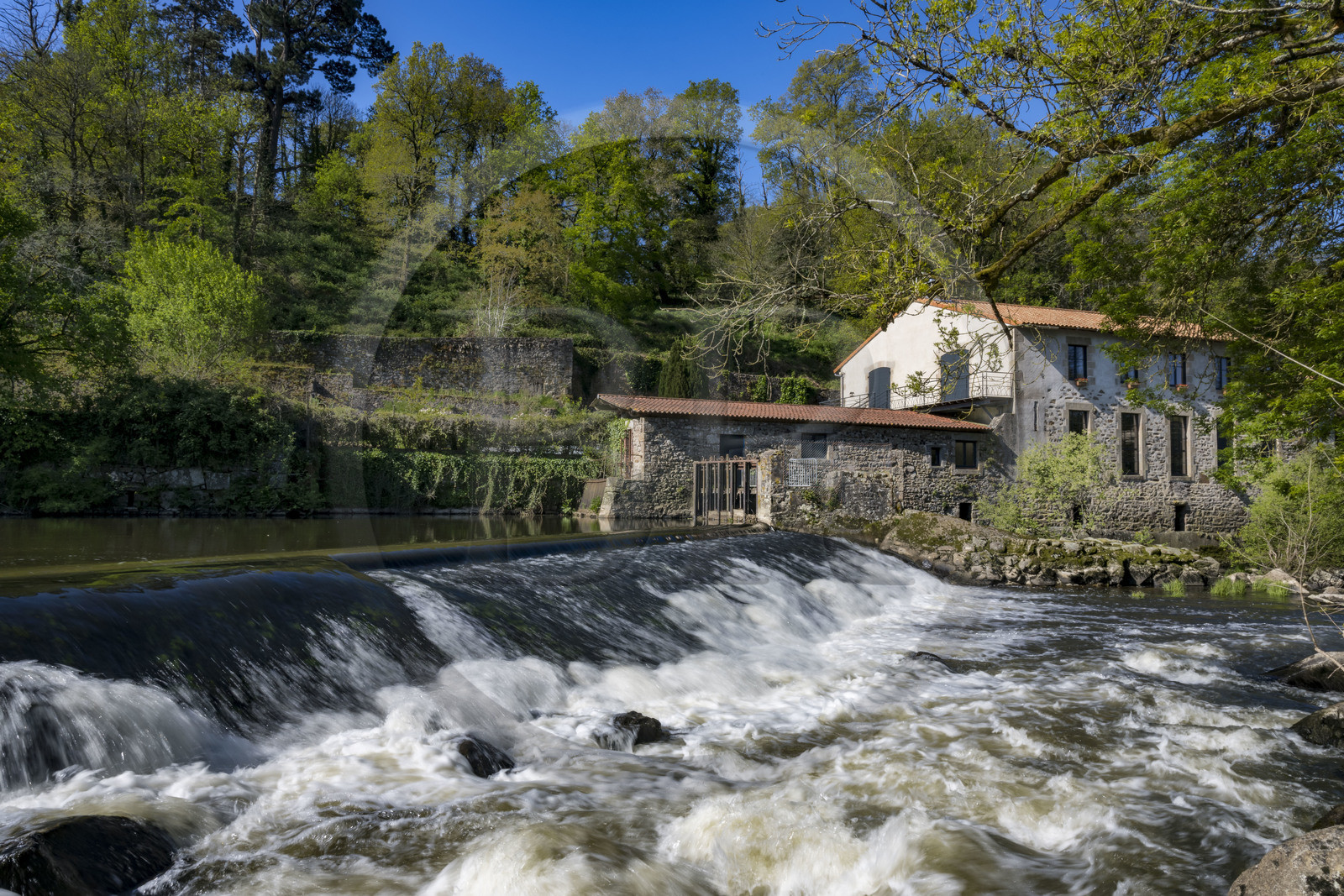 France, Vendée (85), Mortagne-sur-Sèvre, ancien moulin dans la vallée de la Sèvre Nantaise