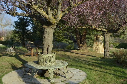 France, Var (83), Provence Verte, Bras, vers Saint-Maximin-la-Sainte-Baume, la maison d'hôtes Le Peyrourier, une campagne en Provence
