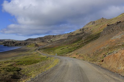 Islande, Région de Reykjavik, vallée de Krisuvik, piste le long du lac Kleifarvatn