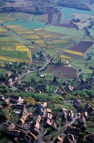 France, Saône-et-Loire (71), vignes du Chalonnais et village de Chenôves (vue aérienne)
