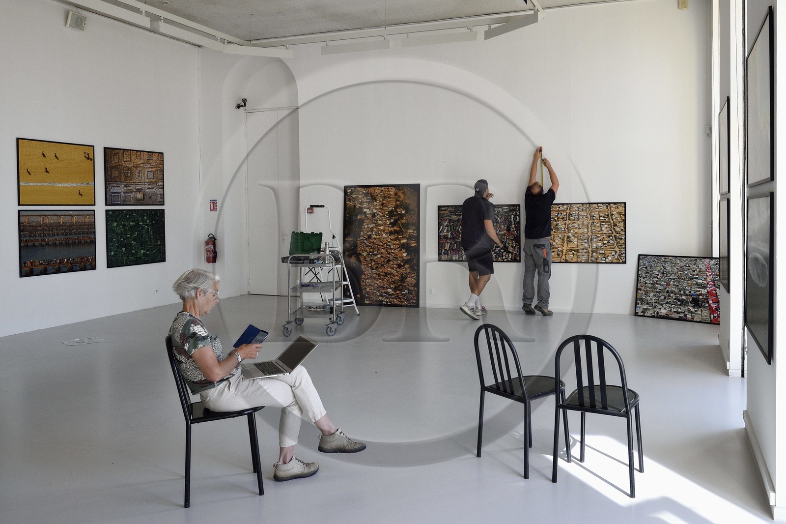 France, Var (83), la rade de Toulon, La Seyne-sur-Mer, quartier de Tamaris, la villa Tamaris, centre d’art consacré à l’exposition de l’art contemporain, Catherine Arthus-Bertrand commissaire de l'exposition de photographies Legacy de Yann Arthus-Bertrand