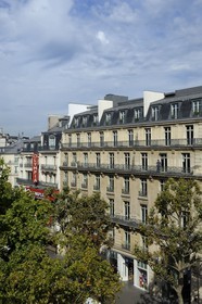 France, Paris (75),  immeubles haussmanniens sur le boulevard des Capucines et la salle de spectacle de l'Olympia