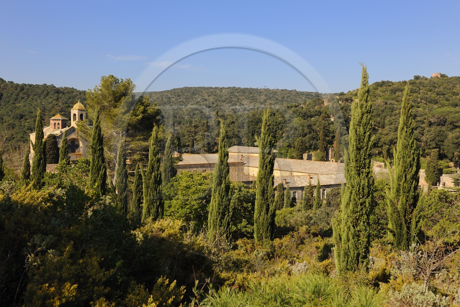 France, Aude (11), abbaye cistercienne de Fontfroide dans le Massif des Corbières
