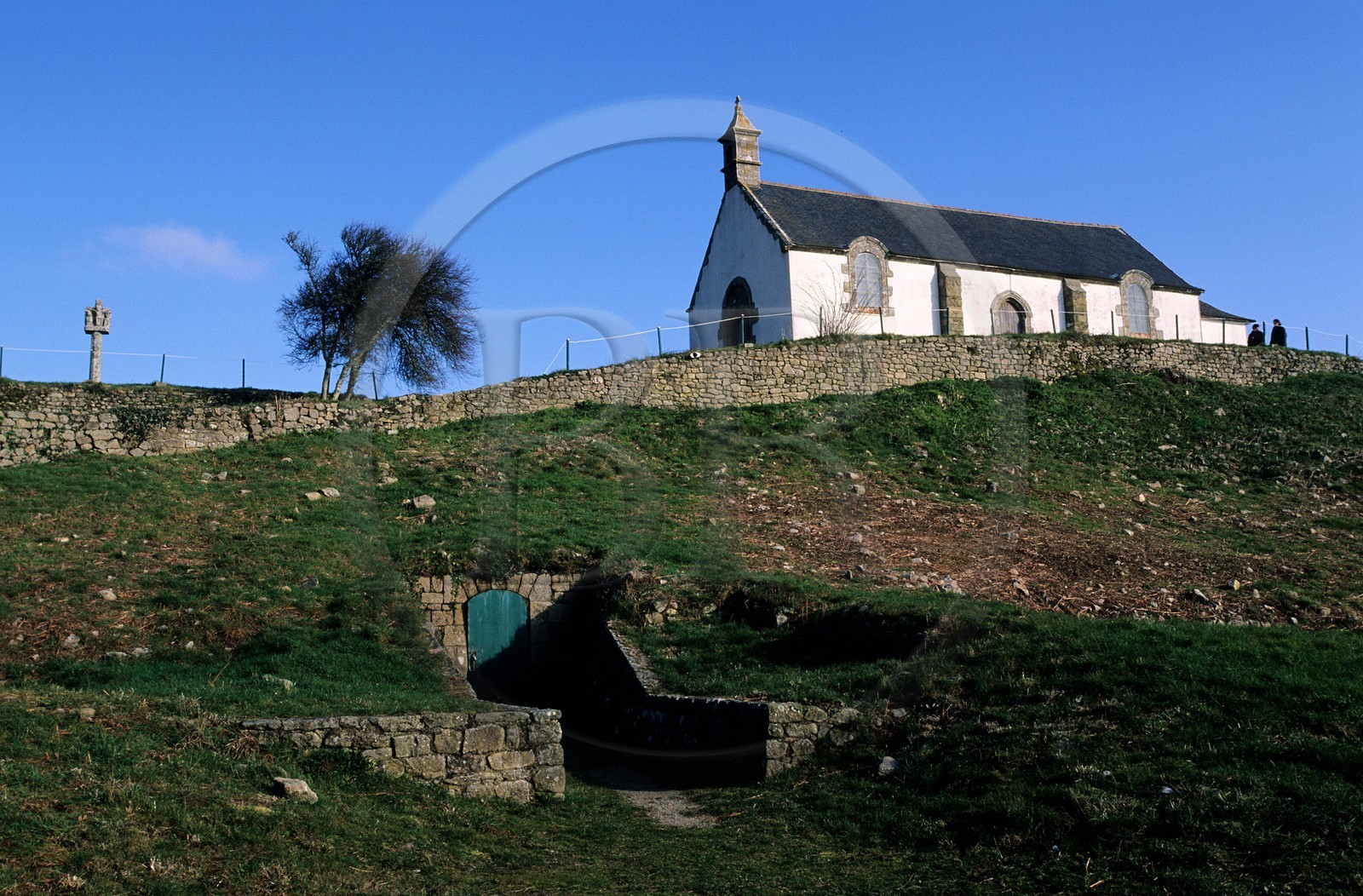 France, Morbihan (56), Carnac, tumulus et chapelle Saint-Michel