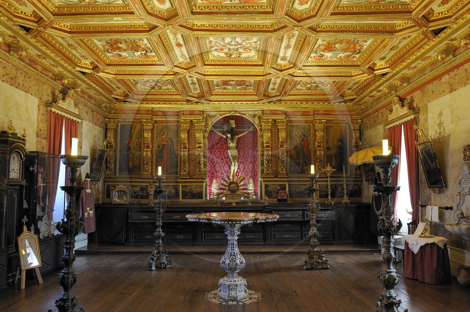 Portugal, région du Minho, Guimaraes, ville classée Patrimoine Mondial de l' UNESCO, Igreja de Sao Francisco ( Eglise Saint Francois d'Assise), la sacristie