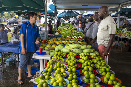 France, Guyane, Javouhey, marché du dimanche Hmong, réfugiés du Laos arrivés en 1978 qui se sont spécialisés dans la culture fruitière